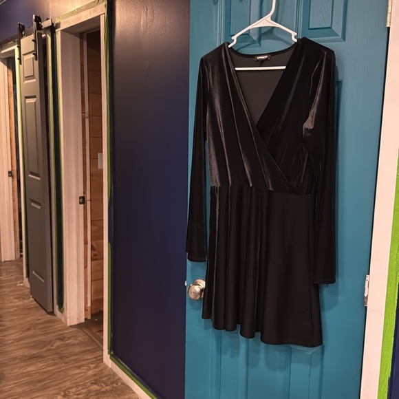 Express black velvet corduroy long sleeve cocktail dress - L - Picture 2 of 5